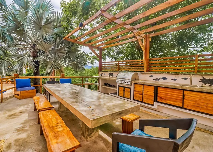 Walk To Flamingo Beach: 2-unit Base W/ Ocean Views