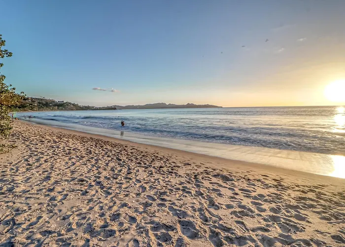 Walk To Flamingo Beach: 2-unit Base W/ Ocean Views *