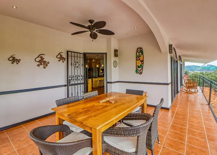 Walk To Flamingo Beach: 2-unit Base W/ Ocean Views *