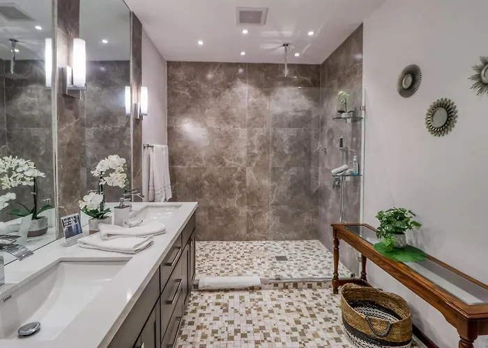 Villa Walk To Flamingo Beach: 2-unit Base W/ Ocean Views Playa Flamingo