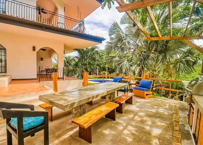 Villa Walk To Flamingo Beach: 2-unit Base W/ Ocean Views *