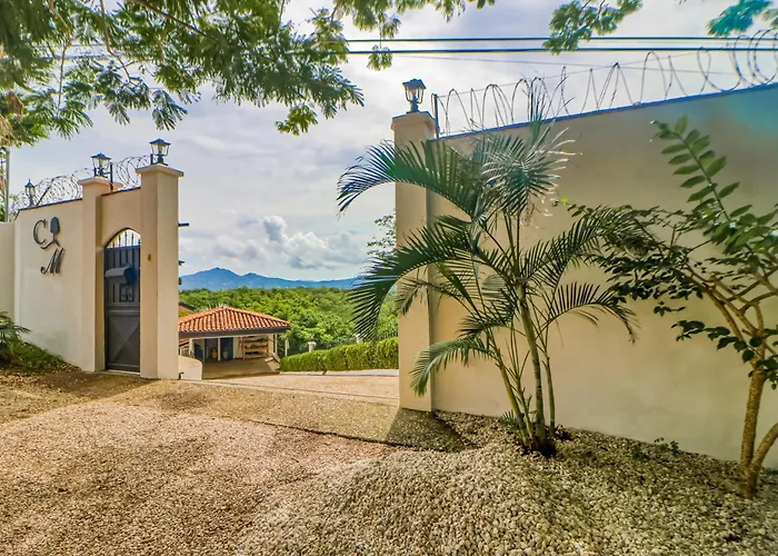 Walk To Flamingo Beach: 2-unit Base W/ Ocean Views
